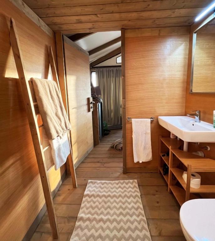 Postel nebo postele na pokoji v ubytování Glamping - Il Giardino di San Giorgio "Armida"