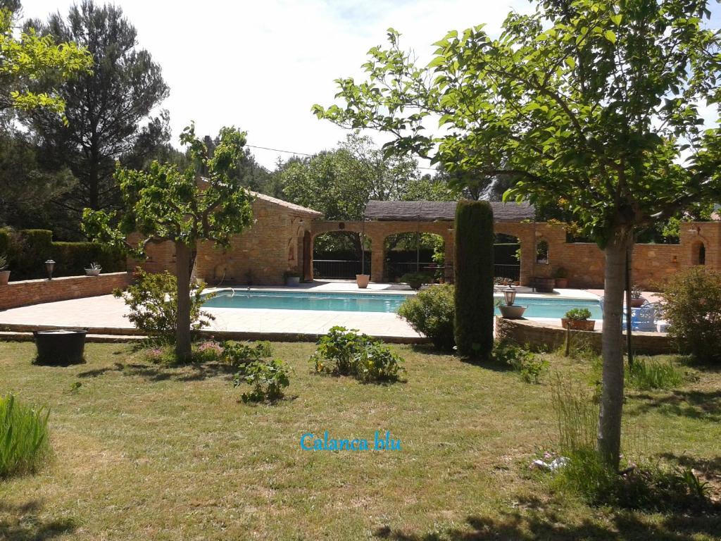 Kolam renang di atau dekat dengan Calanca blu : grand appartement