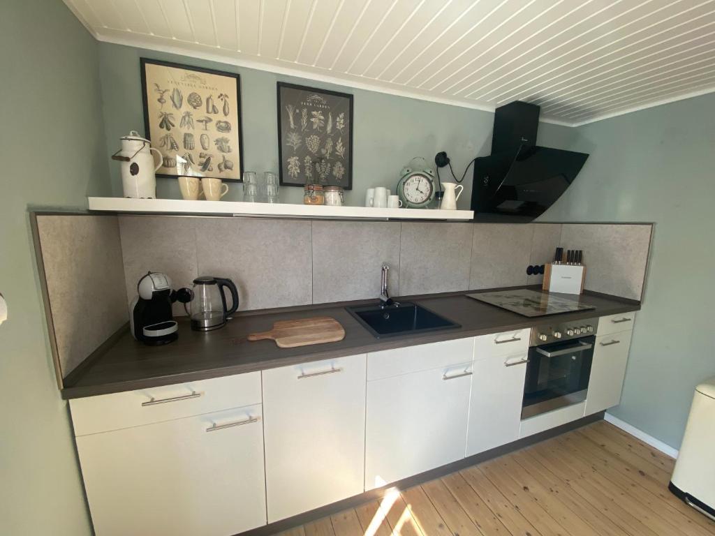 Kuchyň nebo kuchyňský kout v ubytování Ferienhaus Glückszeit bei Goslar