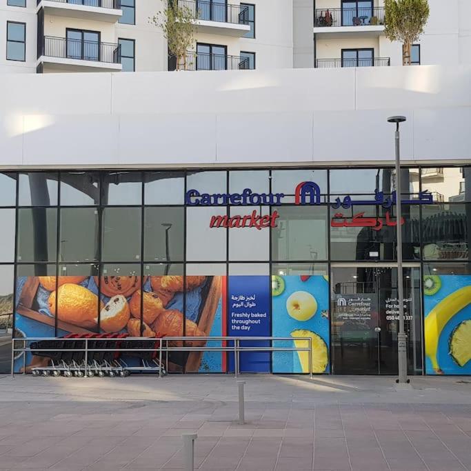 Supermarket nebo jiné obchody v  apartmánu nebo okolí