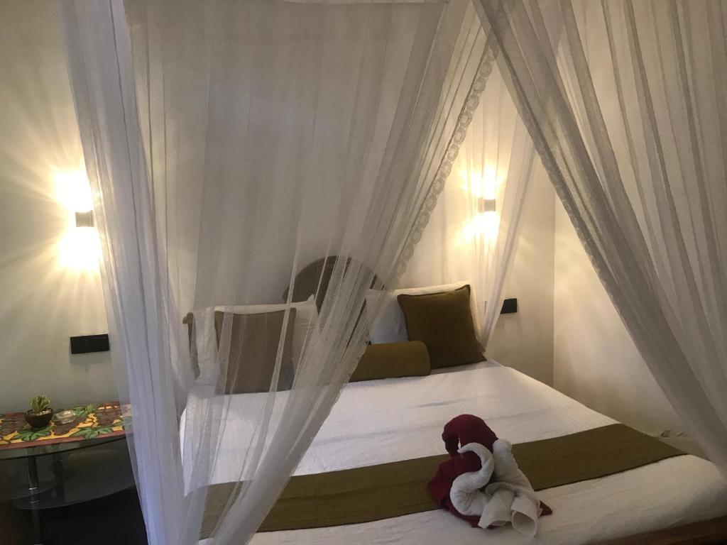 Postel nebo postele na pokoji v ubytování Sapumal palace