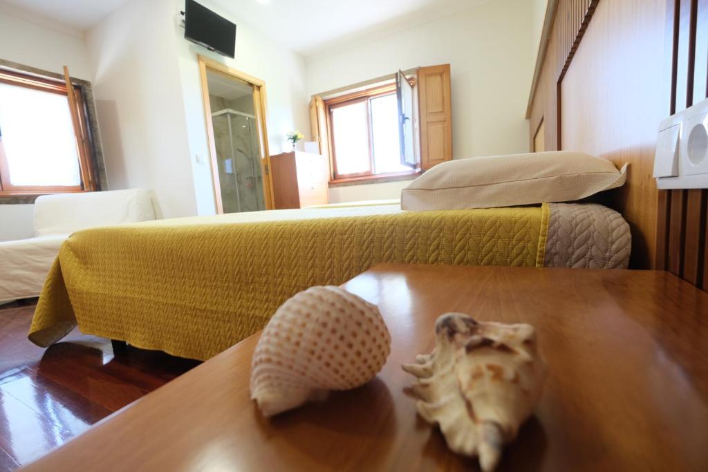 Postel nebo postele na pokoji v ubytování Quintinha d´Avó