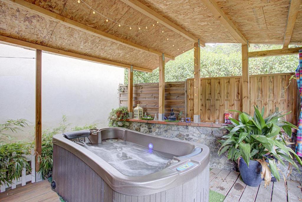La romance. - Housity