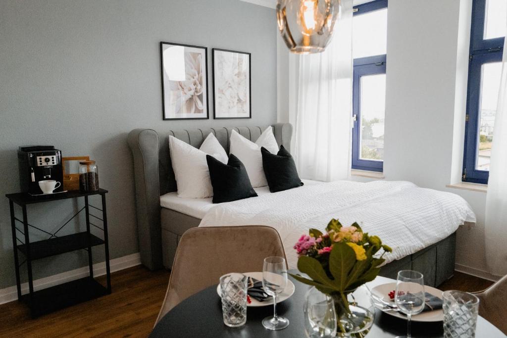 a bedroom with a bed with a table and chairs at Wohntraum für 3 mit Blick auf den Wismarer Hafen in Wismar