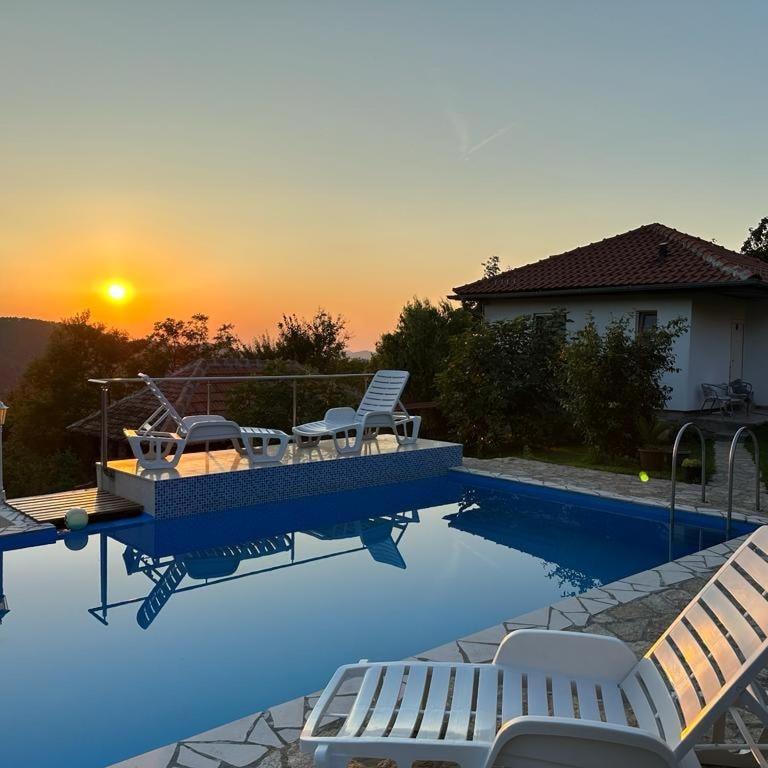 Bazén v ubytování Apartman Petrovic nebo v jeho okolí