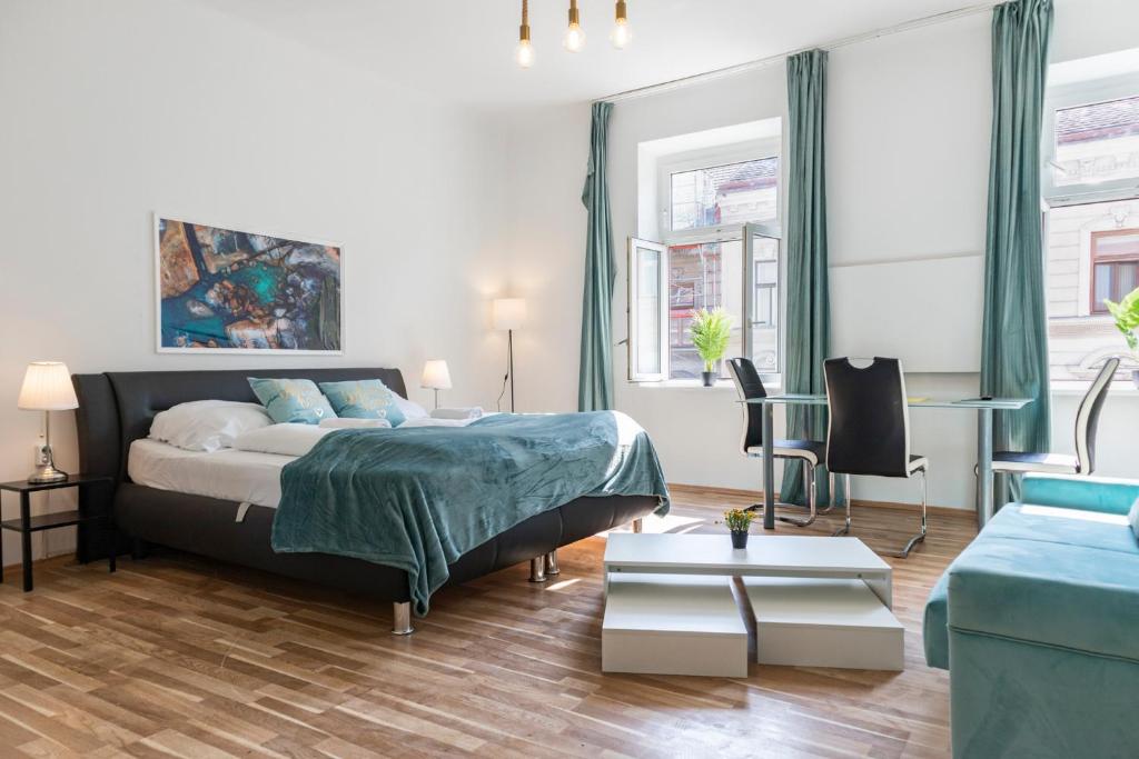 Postel nebo postele na pokoji v ubytování EasyStay 2BR Apt. connect with the whole City