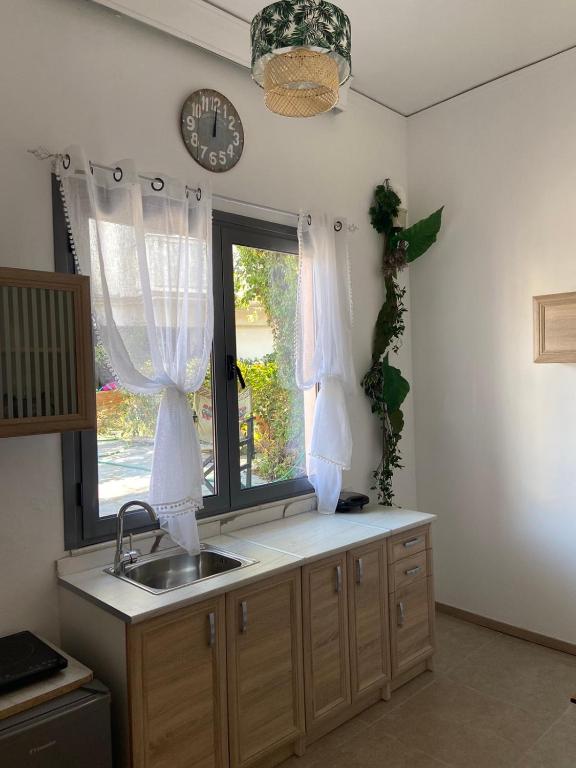 Paola’s Apartment Near Athens Airport - 1