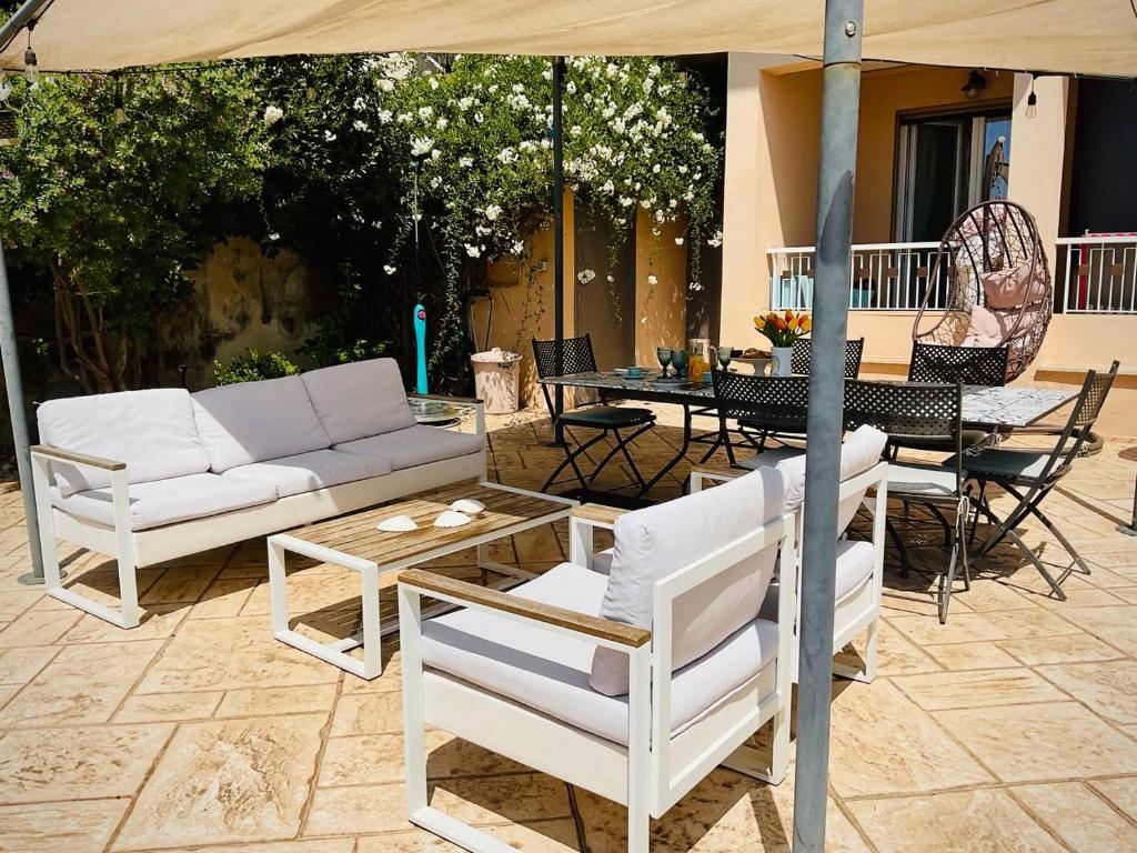 Patio lub wspólna przestrzeń na świeżym powietrzu w obiekcie Residenza Gli Oleandri