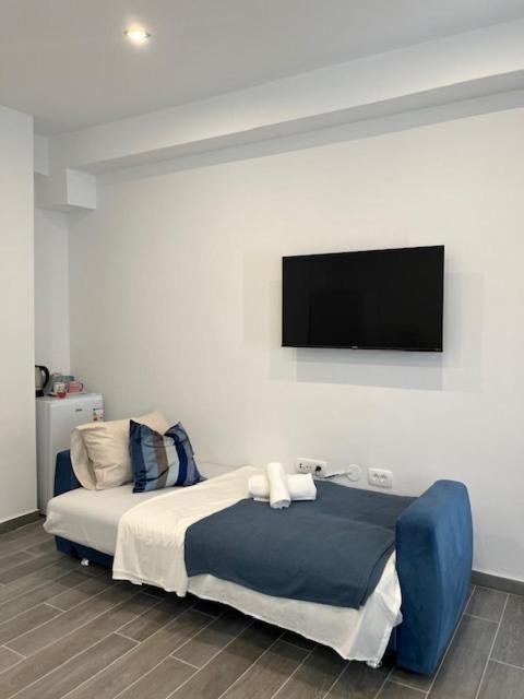 Postel nebo postele na pokoji v ubytování Naomi Rooms