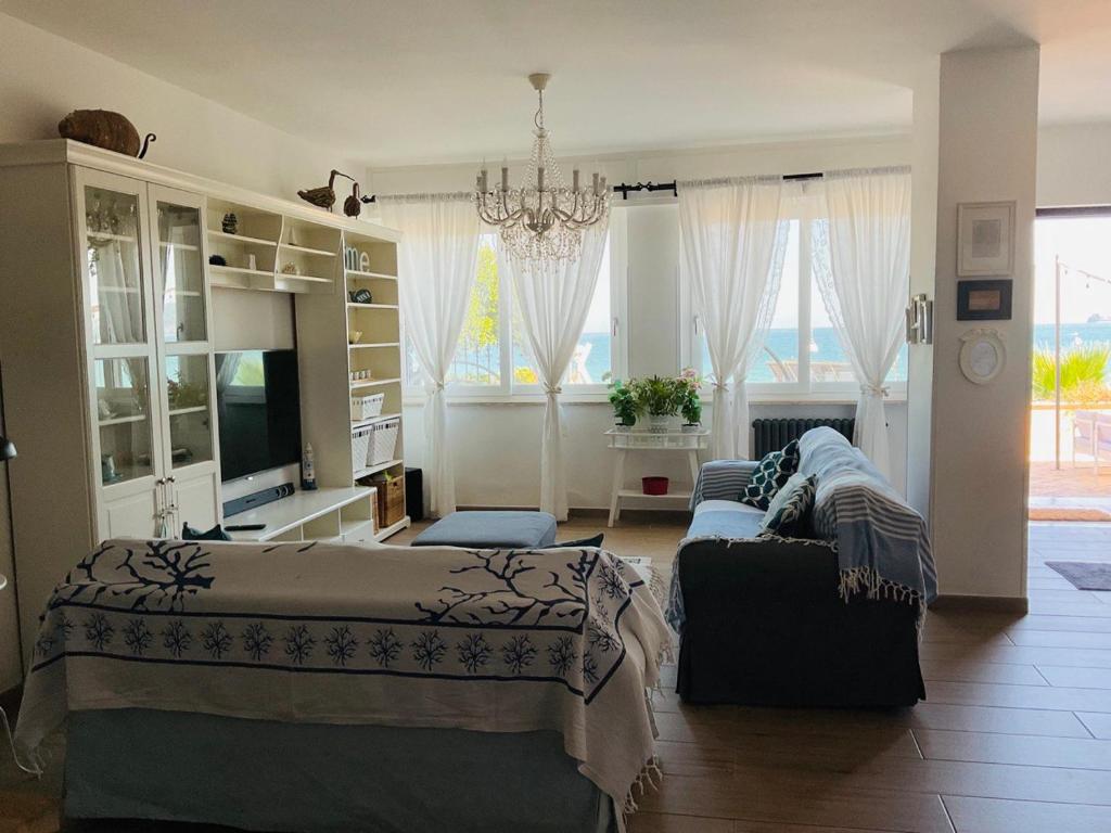 Telewizja i/lub zestaw kina domowego w obiekcie Residenza Gli Oleandri