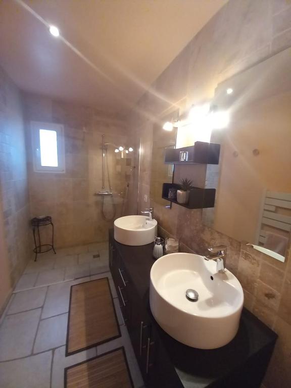 Koupelna v ubytování Villa SOREDE