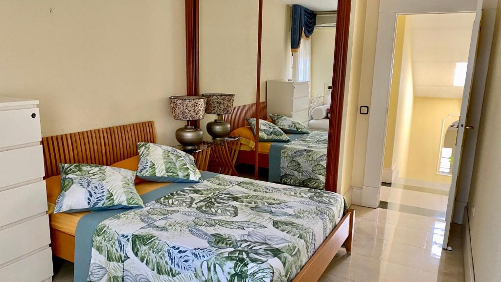 Postel nebo postele na pokoji v ubytování H1-Habitación sublime cama doble luminosa A/C WIFI