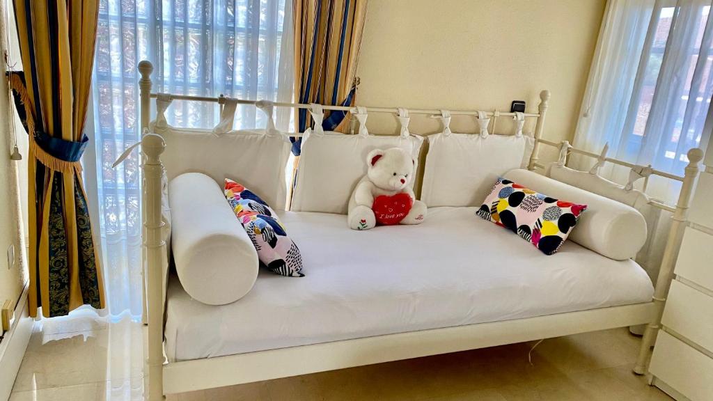 Postel nebo postele na pokoji v ubytování H1-Habitación sublime cama doble luminosa A/C WIFI