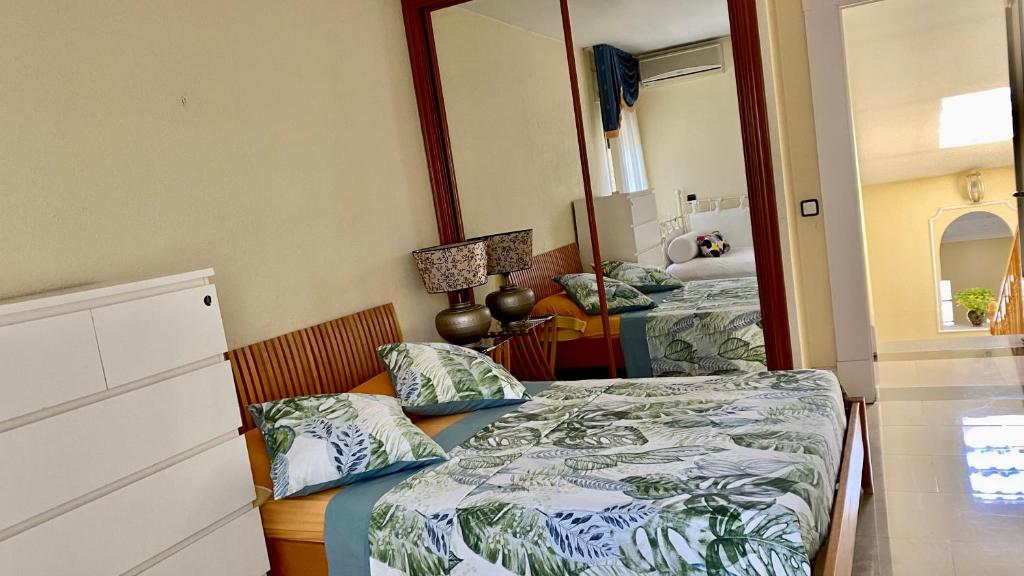 Postel nebo postele na pokoji v ubytování H1-Habitación sublime cama doble luminosa A/C WIFI