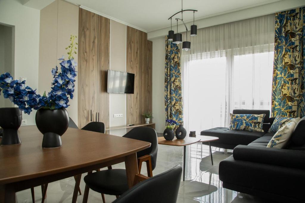 a living room with a table and chairs at City Chic Apartment in Volos