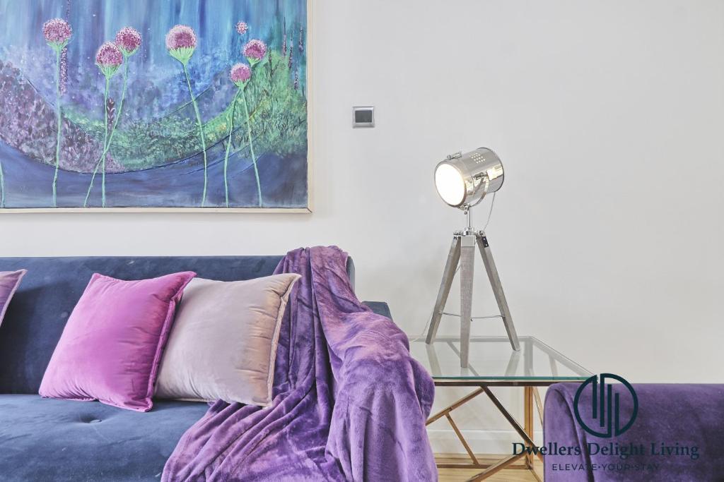 Posezení v ubytování Purple Velvet - 2 Bed Home Spacious - Basildon Essex Upto 5 Guests, Free Wifi , Free Parking
