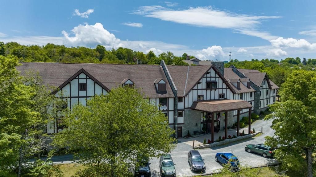 4 Seasons at Beech Mountain - Suite With Balcony
