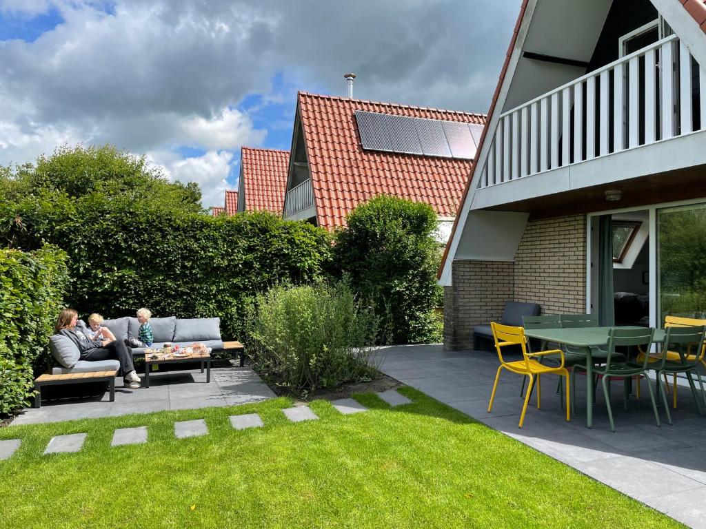 Vakantiewoning Sneekermeer, huur sloep of zeilboot mogelijk - Huis Met Drie Slaapkamers