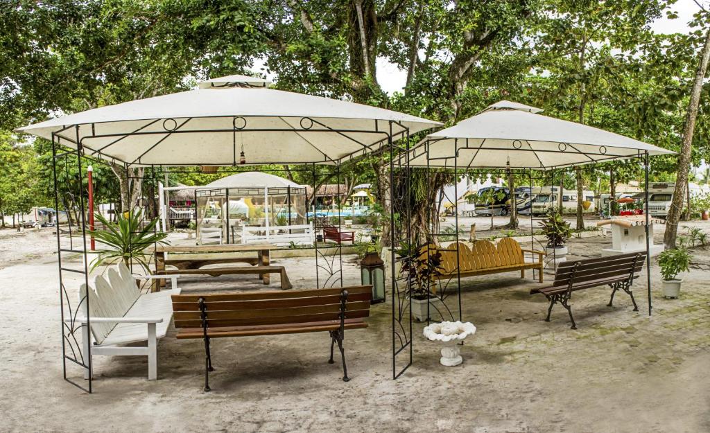 Um jardim em Hotel Mundaí Praia Camping e Est para Mh
