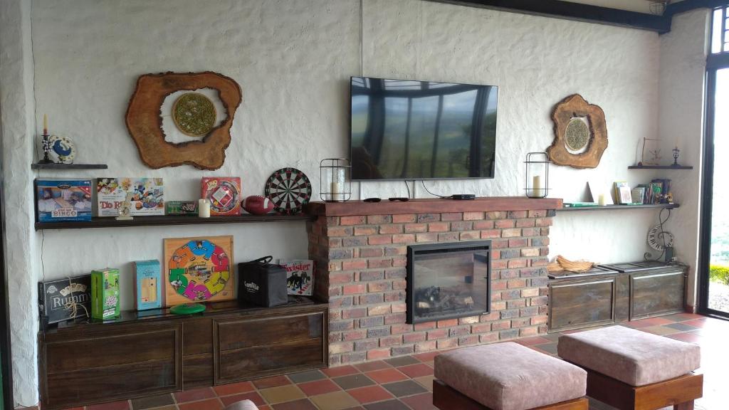 TV a/nebo společenská místnost v ubytování Casa Luna Hotel Campestre & Spa