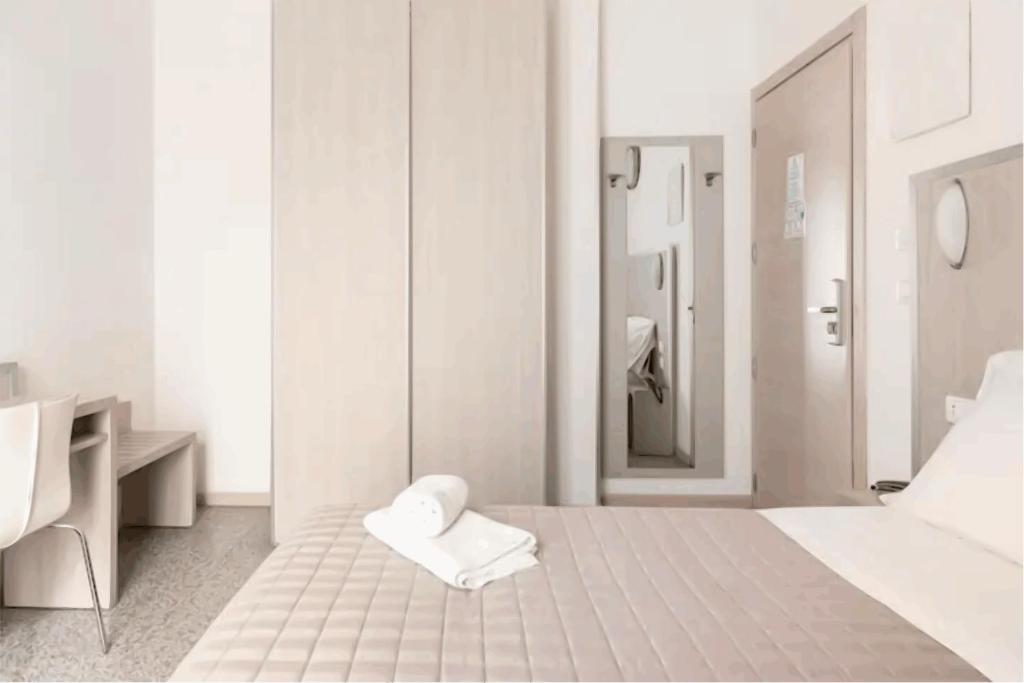 Postel nebo postele na pokoji v ubytování Hotel Villa Argia Rimini Marina Centro