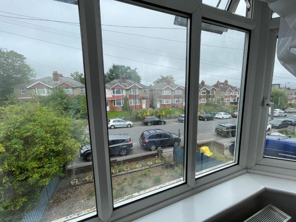 a window with a view of a parking lot at Nharakat Mansion in Southampton