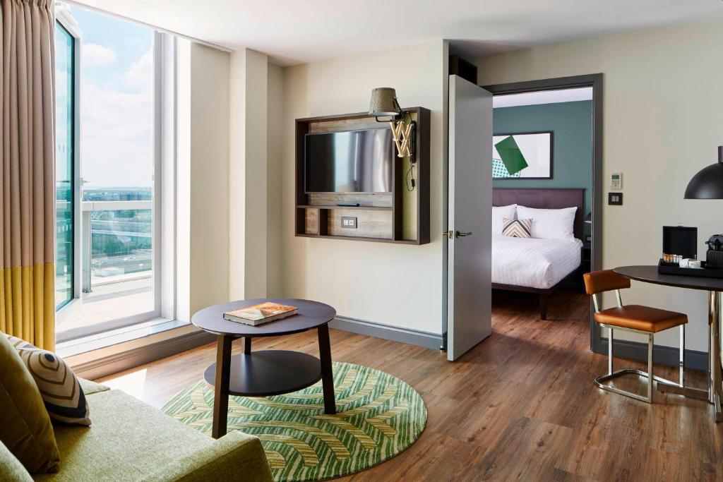 
Deluxe One-Bedroom Suite with City View
