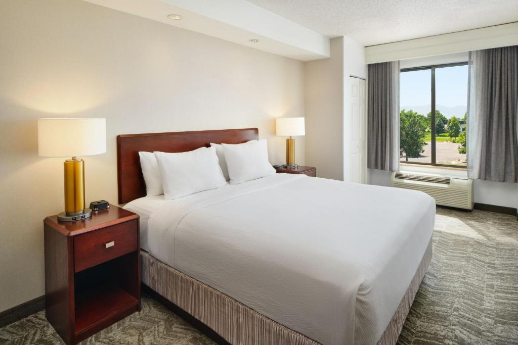 SpringHill Suites Boulder Longmont - Suite King Con Sofá Cama Y Vistas A La Montaña