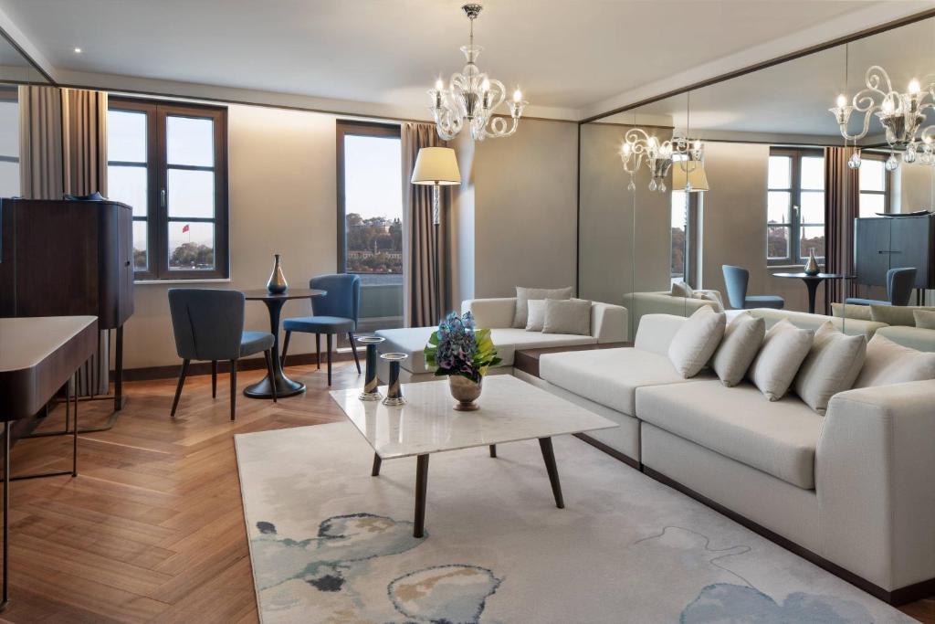 Posezení v ubytování JW Marriott Istanbul Bosphorus