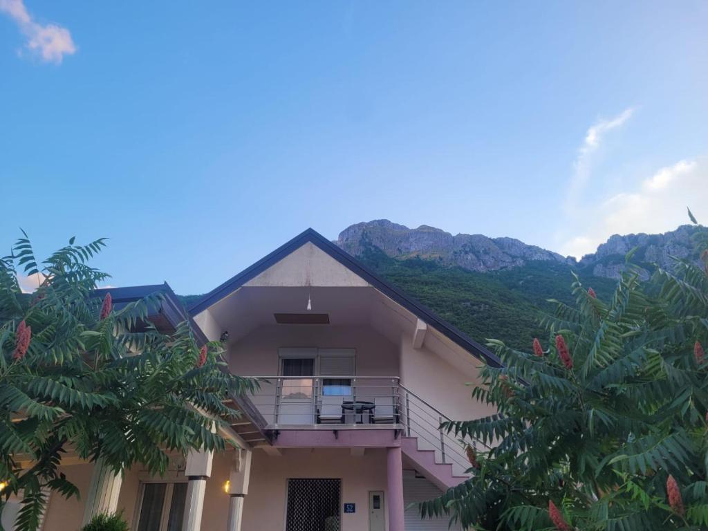 Lola Guest House - Single Room With Balcony