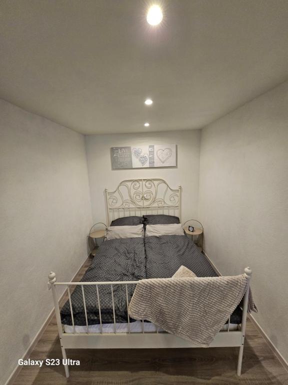 Postel nebo postele na pokoji v ubytování Ferienwohnung ,,Hinter der Mauer''