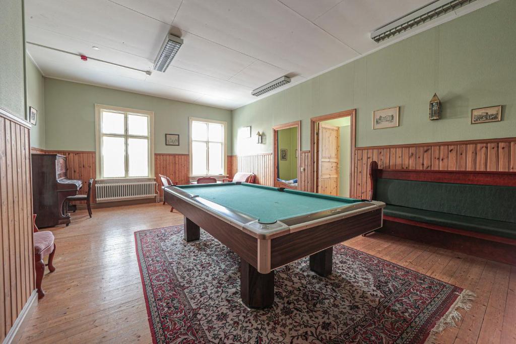 Biliár nebo kulečník v ubytování Piece of Hjo Vandrarhem