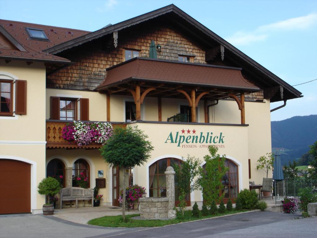 Budova, kde se aparthotel nachází