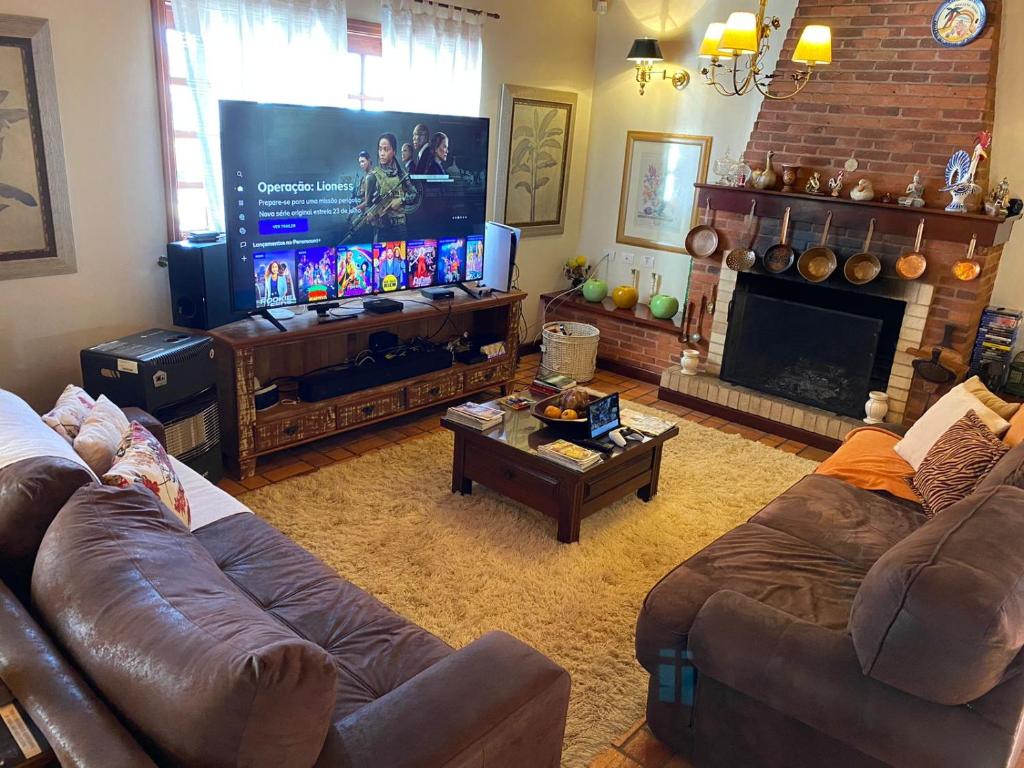 TV a/nebo společenská místnost v ubytování Pousada Chateau Colinas