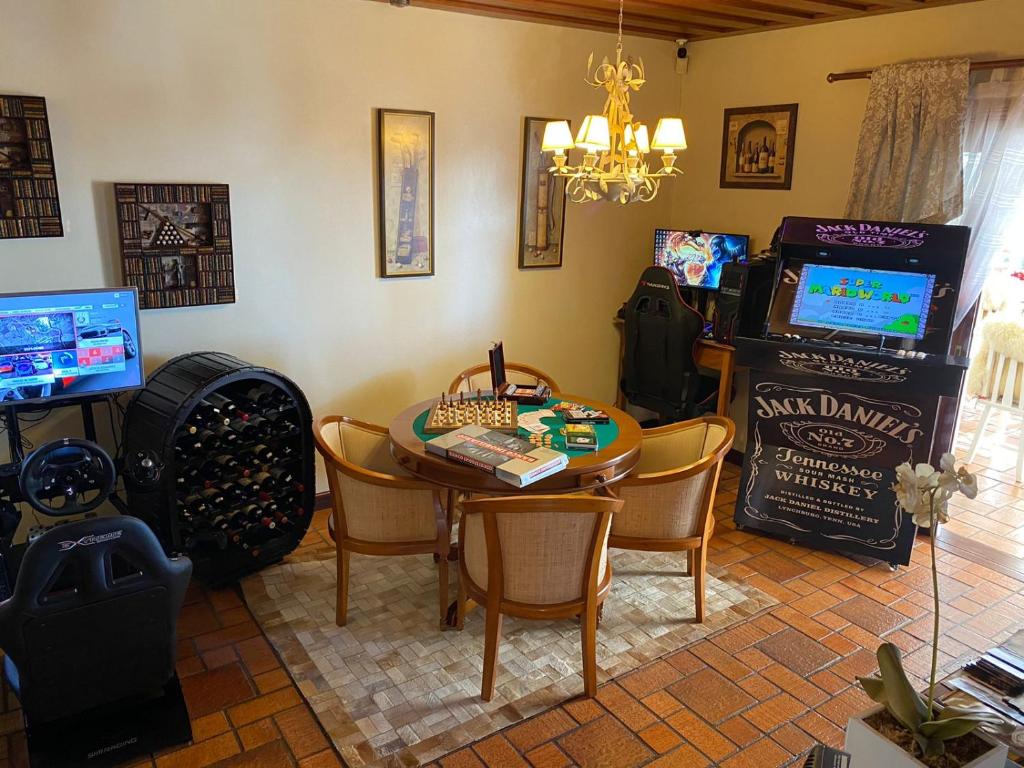 TV a/nebo společenská místnost v ubytování Pousada Chateau Colinas