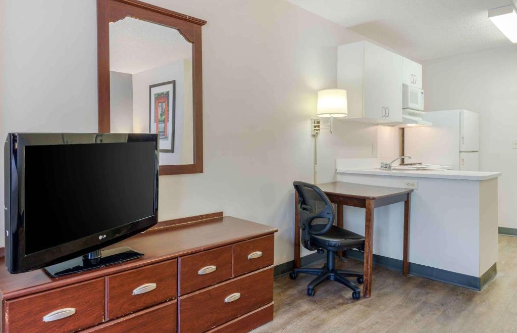 TV a/nebo společenská místnost v ubytování Extended Stay America Suites - Lubbock - Southwest