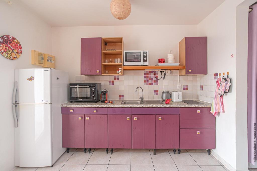 Kuchyň nebo kuchyňský kout v ubytování T2 PITAYA, Trois-îlets vue mer