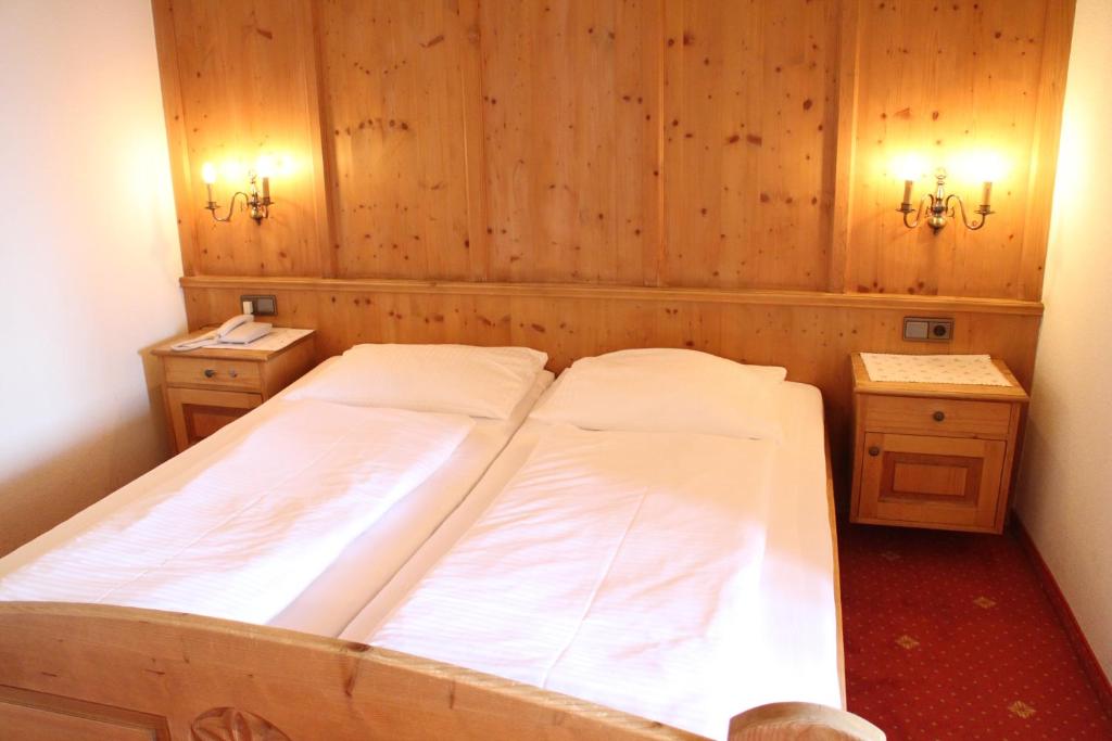 Postel nebo postele na pokoji v ubytování Aldranser Hof
