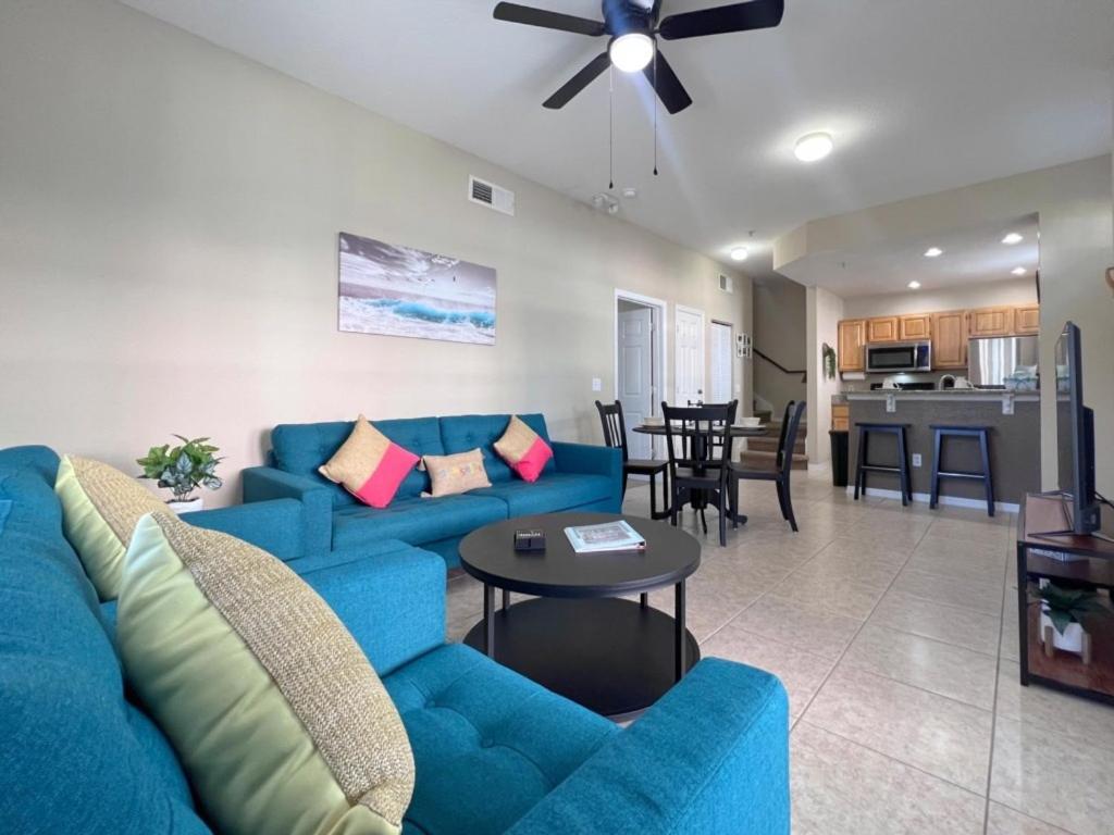 A seating area at Sunshine Retreat 4 Bed Town Home-4017VBD townhouse