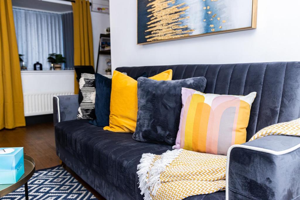 Posezení v ubytování Wolverhampton 2 Bedroom House - PERFECT FOR CONTRACTORS-FAMILIES-LEISURES-LONG STAY!