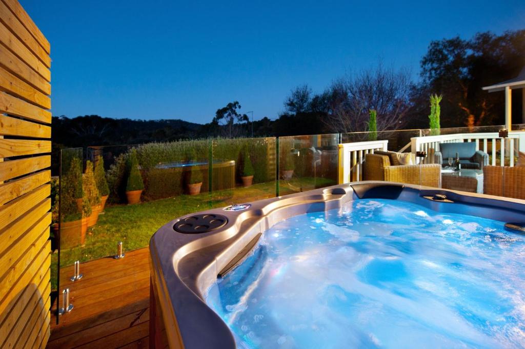 a hot tub in the backyard of a house at Hepburn View in Hepburn Springs