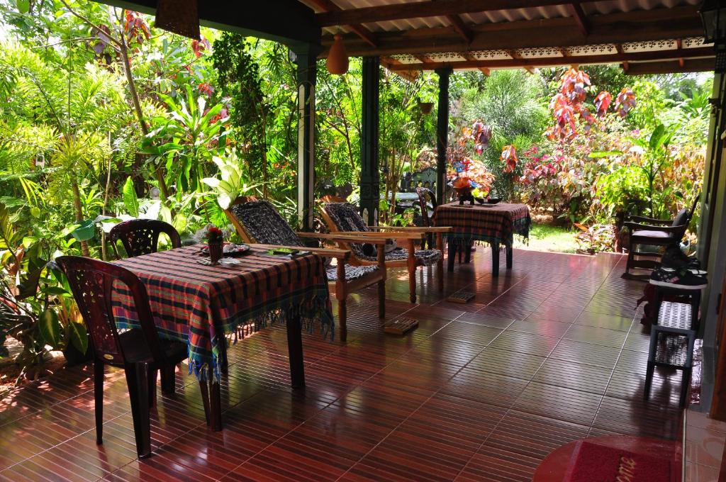 Zahrada ubytování Another World Hostel Sigiriya