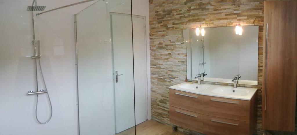 Photo de la galerie de l'établissement Chambre x3 dans logement neuf et tout équipé, à Felletin