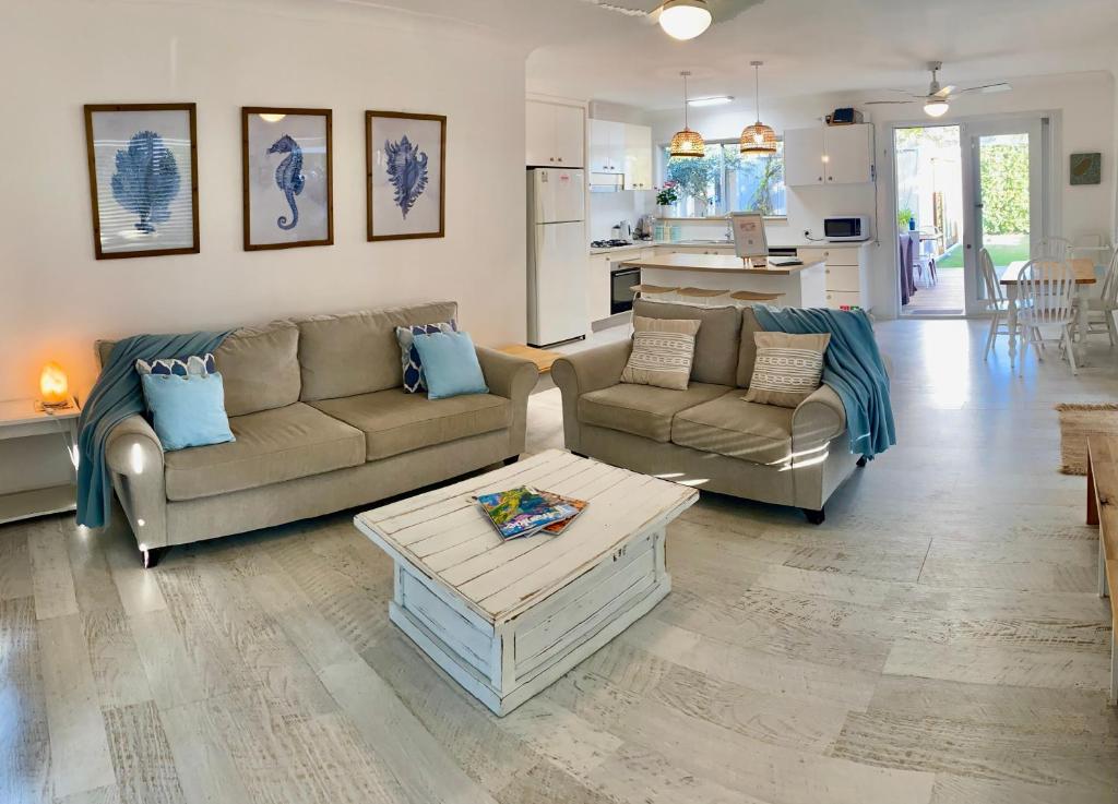 Coastal Garden Cottage, Golden Beach (updated prices 2024)