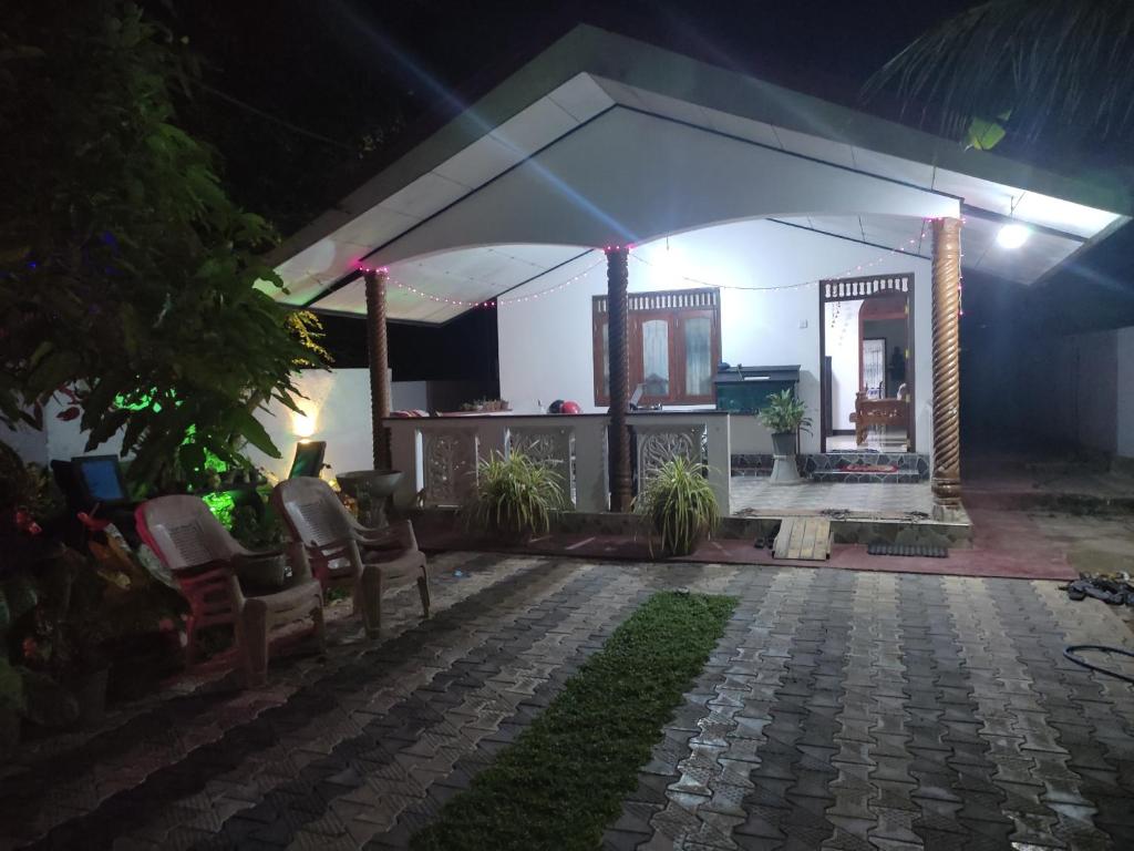 Zahrada ubytování Red Rose Villa Mirissa