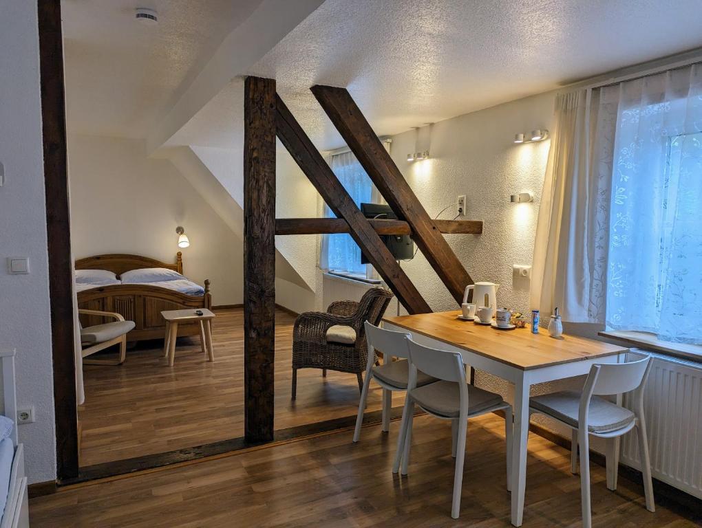 Postel nebo postele na pokoji v ubytování Waldpension Harzer Waldwinkel