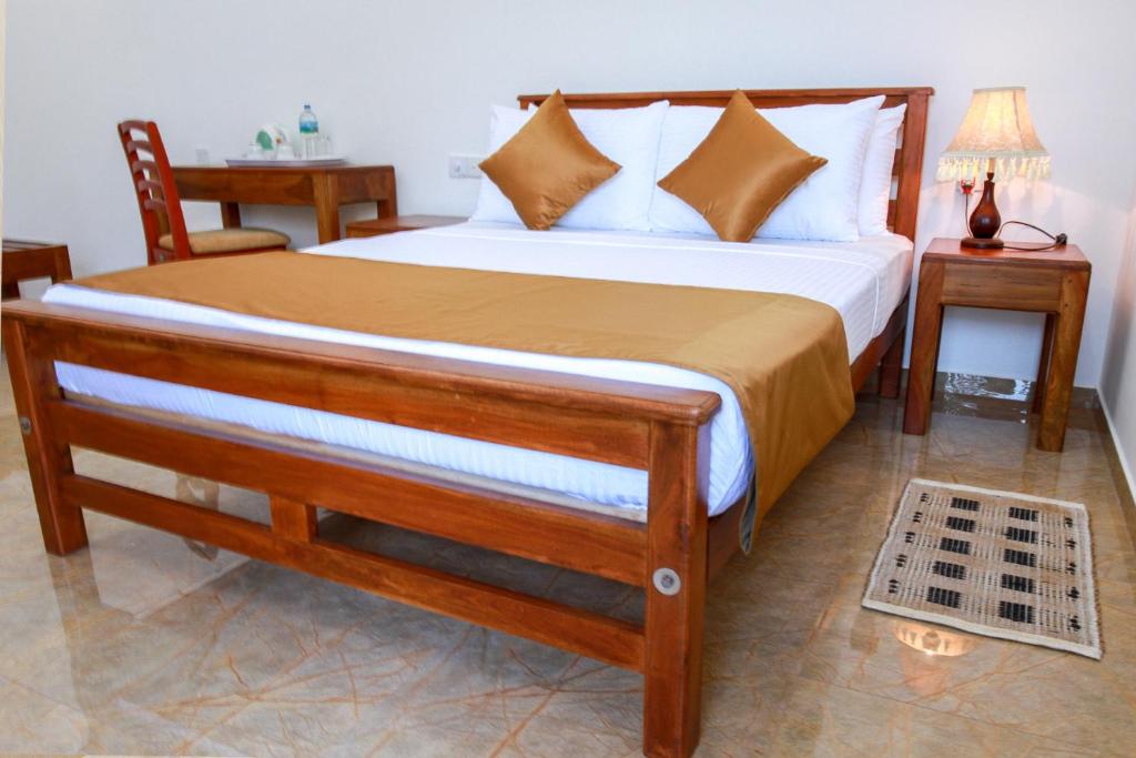 Postel nebo postele na pokoji v ubytování Hotel Nilketha Yala Tissamaharama
