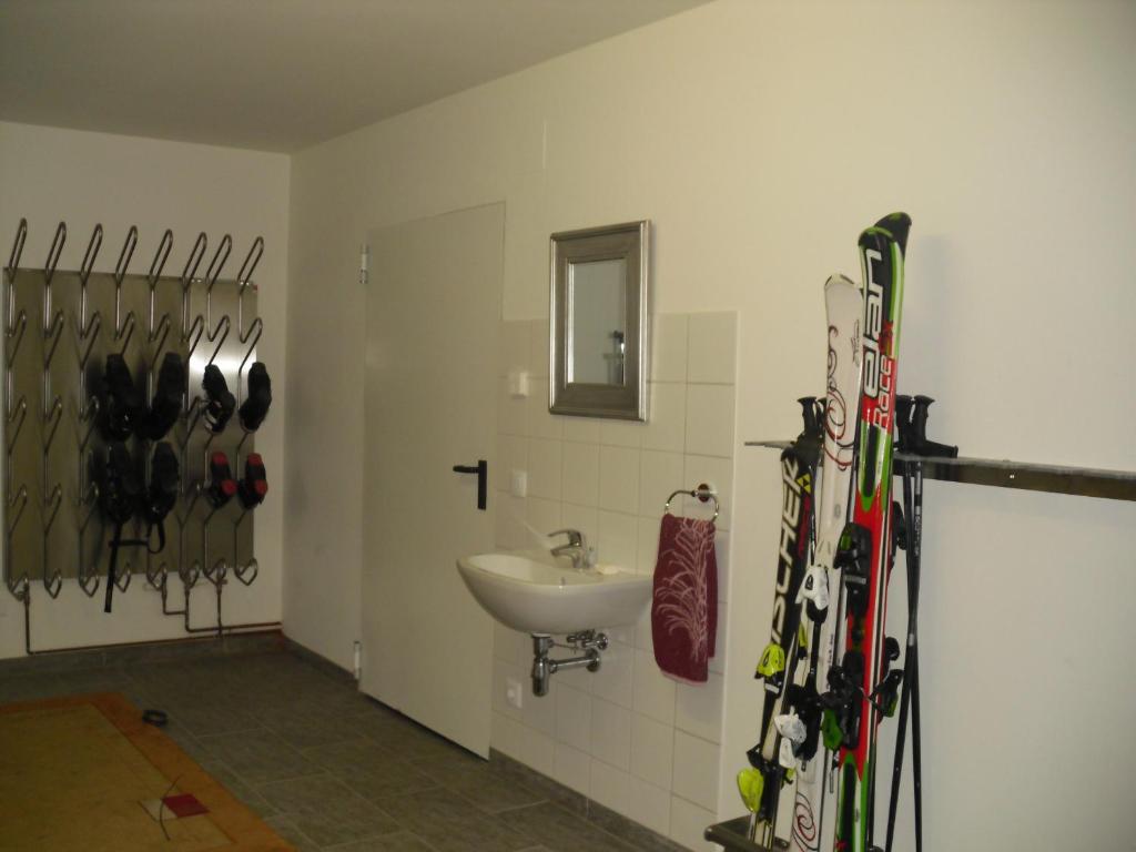 A bathroom at Appartement Latschen - Ferienhaus
