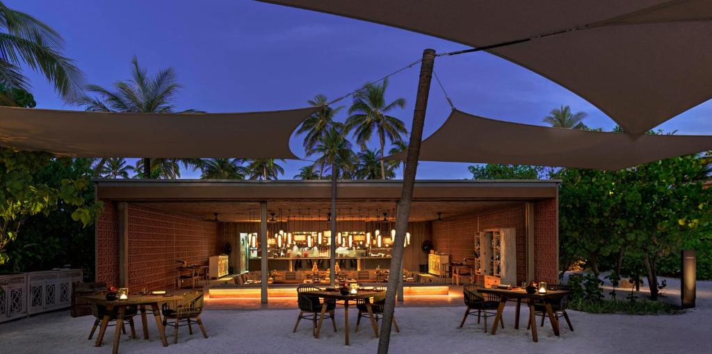 Restaurace v ubytování The Ritz-Carlton Maldives, Fari Islands