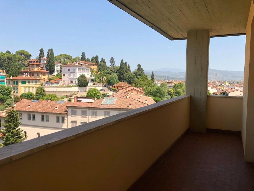 einen Balkon mit Stadtblick in der Unterkunft Attico Panoramico Firenze in Florenz